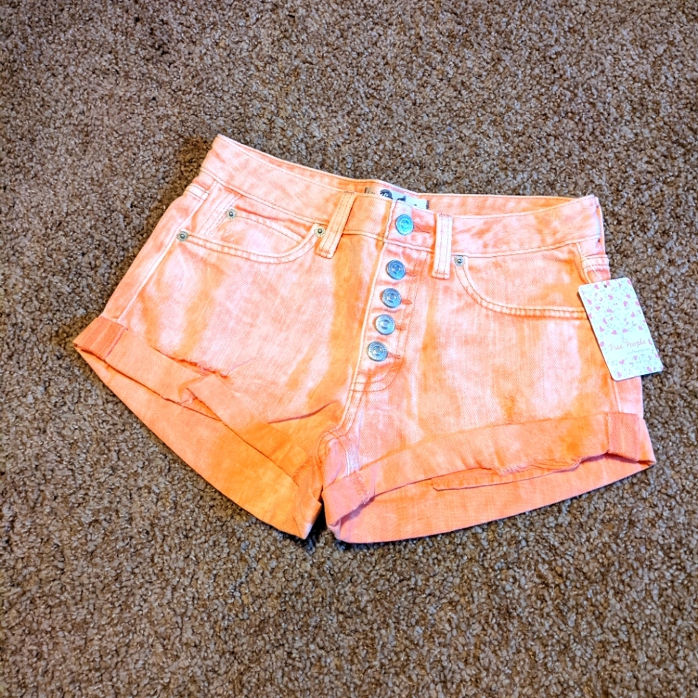 NWT  😍 Free People Lightly Distressed Jean Shorts